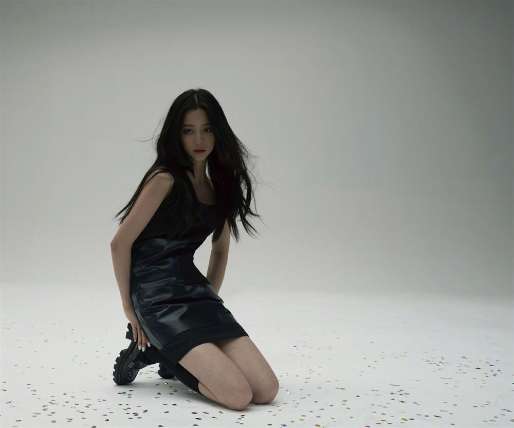 Style ngày càng gợi cảm, phóng khoáng của Âu Dương Na Na-4