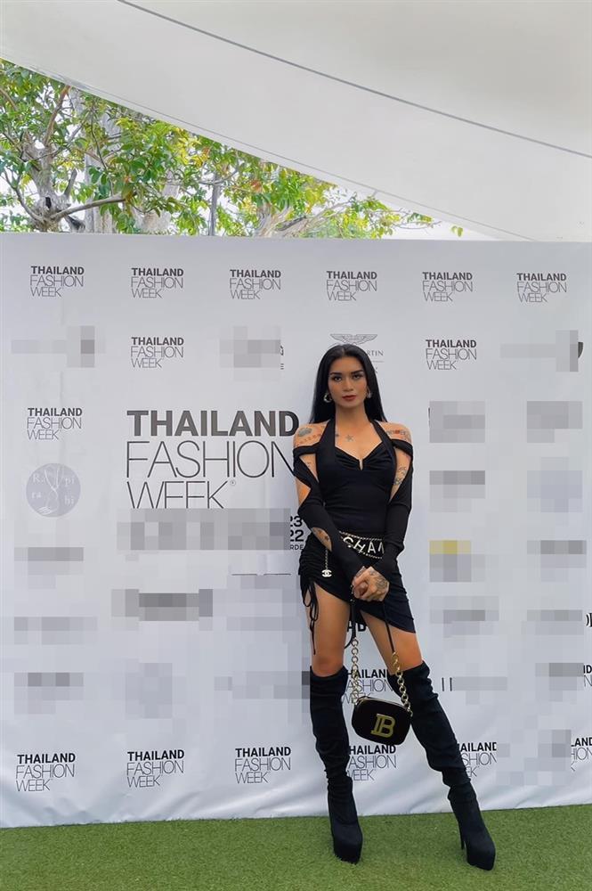 BB Trần khiến gái Thái khóc thét với outfit siêu ngắn, siêu hở-3