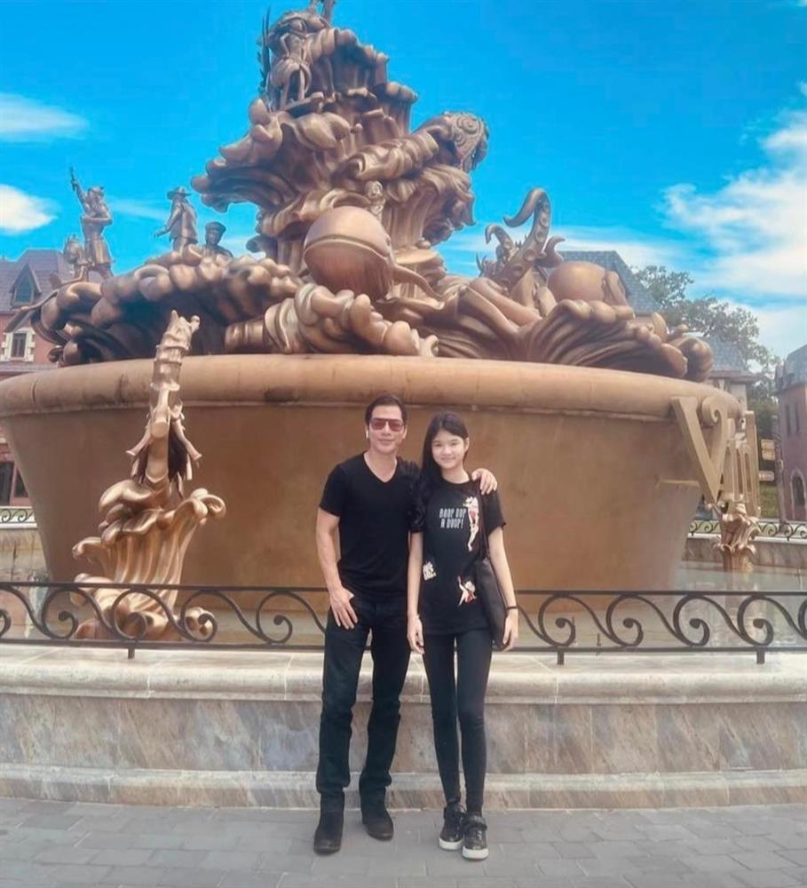 Bảo Tiên nhà Trương Ngọc Ánh khoe vóc dáng chuẩn mẫu bên bố-1