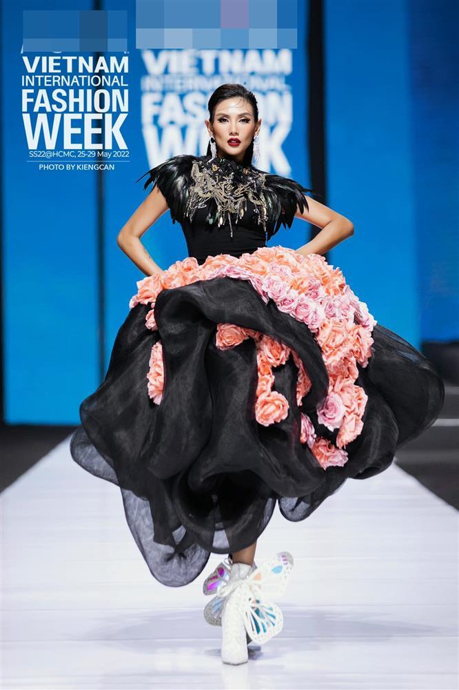 Võ Hoàng Yến bị mỉa mai cả đời không thể là hoa hậu-8