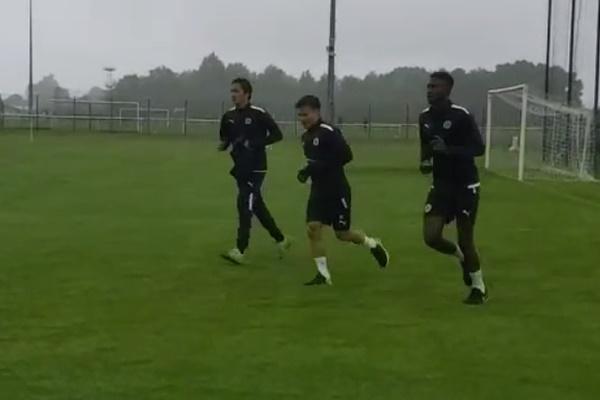 Lời chào từ CĐV Pau FC ở Pháp: Quang Hải là hiện tượng thú vị-5