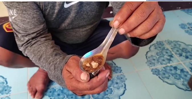 Nhặt được hàng hiếm dạt vào bãi biển, ngư ông một bước đổi đời-2