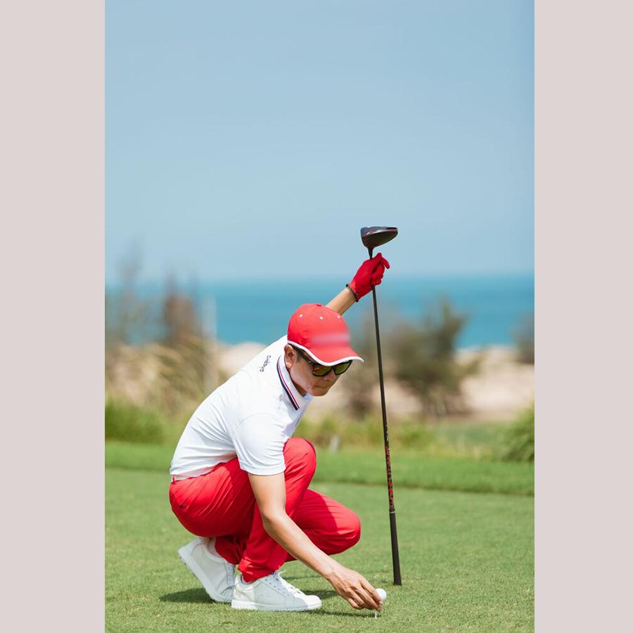 Mới đây, Hồ Hoài Anh cùng diễn viên Hồng Đăng vừa livestream trên sân golf ở tận đảo Mallorca (Tây Ba Nha). Được biết, golf là niềm đam mê của nhạc sĩ nổi tiếng nên anh thường xuyên check-in ở đây.