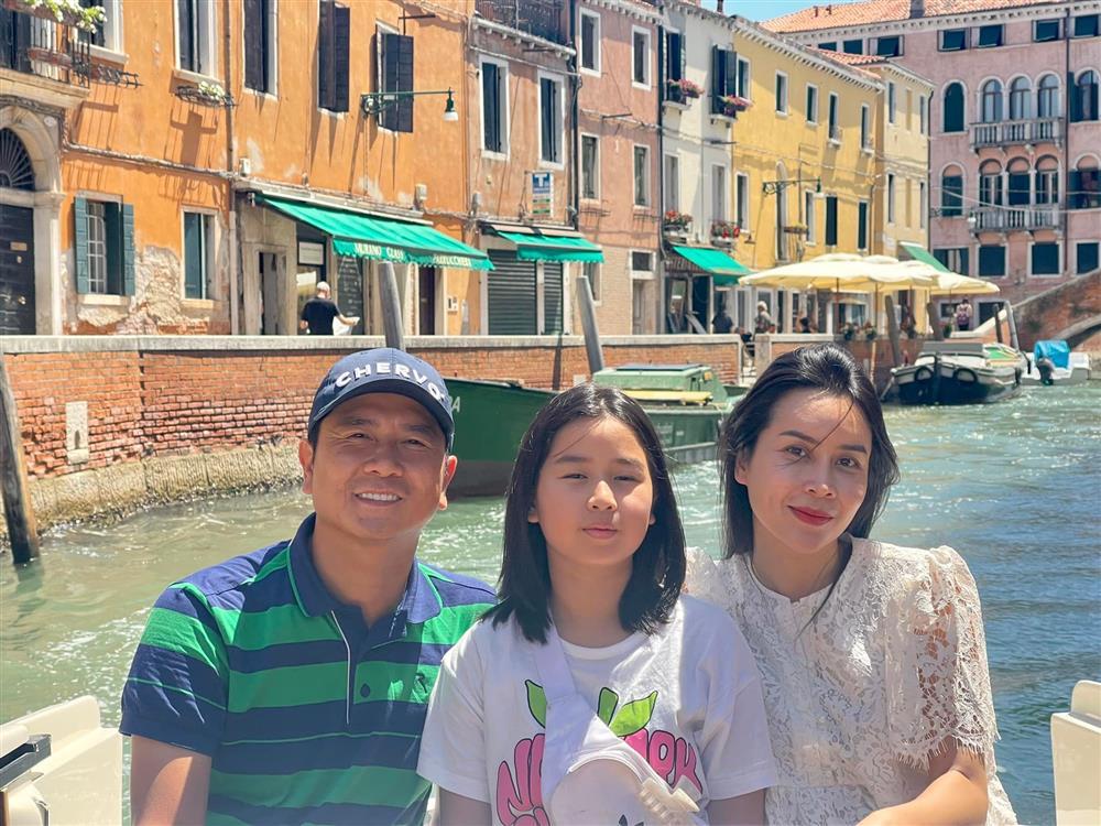 Lưu Hương Giang liên tục xả ảnh ở Ý cùng Hồ Hoài Anh và con gái-1