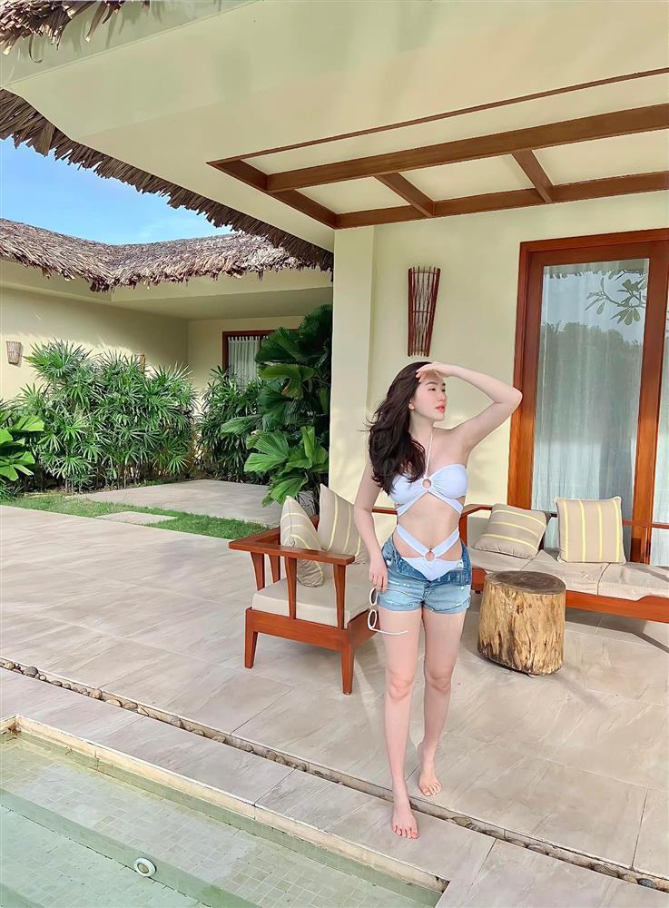 Bảo Thy phanh cúc quần khoe body mẹ một con mòn con mắt-2