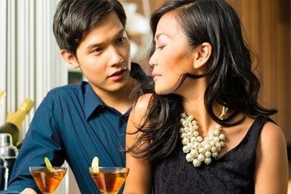 Quý bà săn trai đẹp và cái kết dính ngay phải Sở Khanh sành đời-1