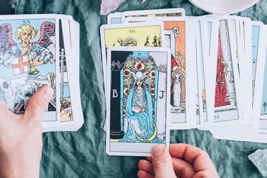 Bói bài Tarot thứ 7 ngày 2/7/2022: Khoản tiền bất ngờ
