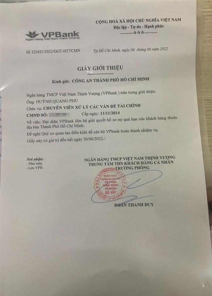 2 nhân viên ngân hàng đi tạt mắm tôm, rải tờ rơi đòi nợ-2