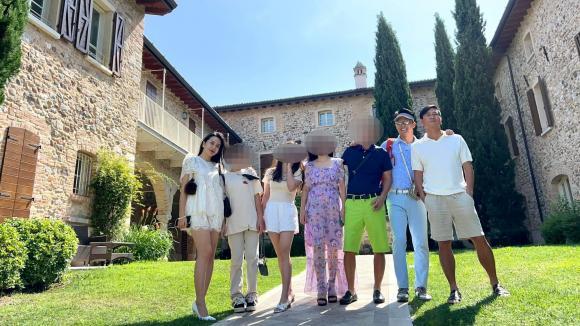 Lưu Hương Giang tình tứ Hồ Hoài Anh trước khi nổ ồn ào Tây Ban Nha-1