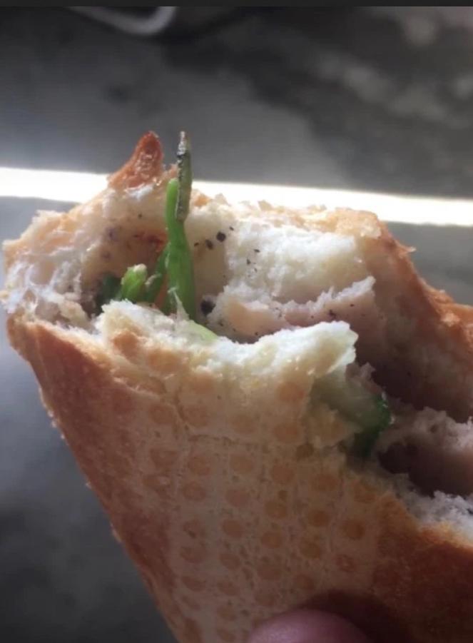 Thực khách số nhọ khóc thét vì thứ không tưởng lẫn trong đồ ăn-4