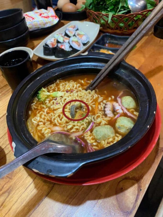 Thực khách số nhọ khóc thét vì thứ không tưởng lẫn trong đồ ăn-7