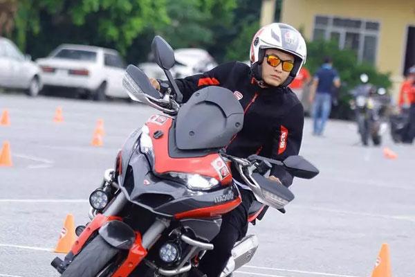 Hỗ trợ thị thực lưu trú cho Hồng Đăng và Hồ Hoài Anh tại Tây Ban Nha-2