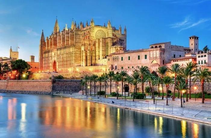 Đảo Mallorca của Tây Ban Nha có gì mà hấp dẫn giới nhà giàu đến vậy?-1