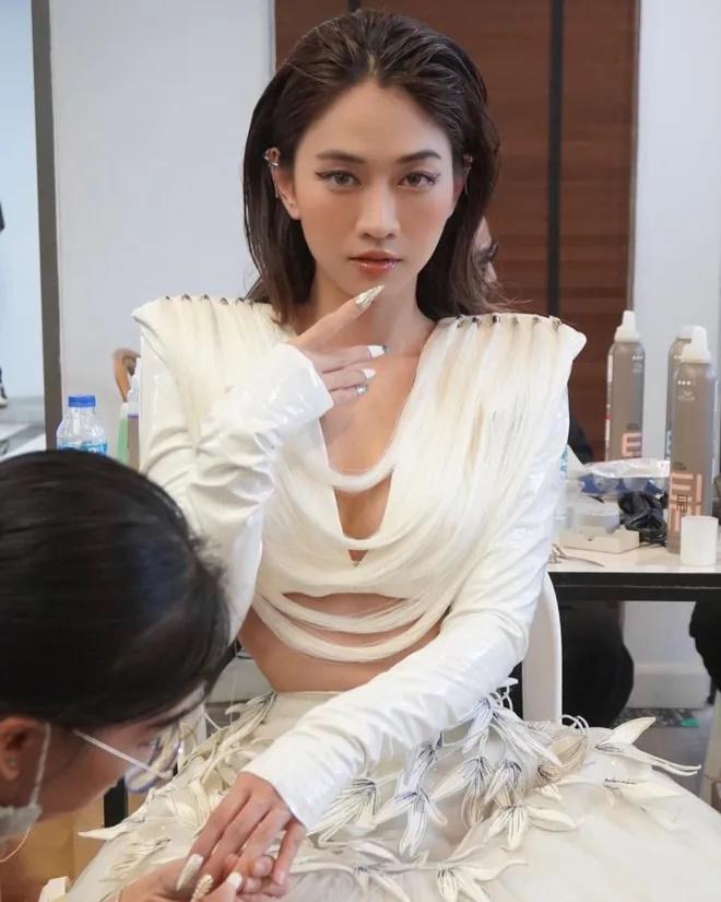 Lê Bống được khen khi trình diễn thời trang tại Thailand Fashion Week-2