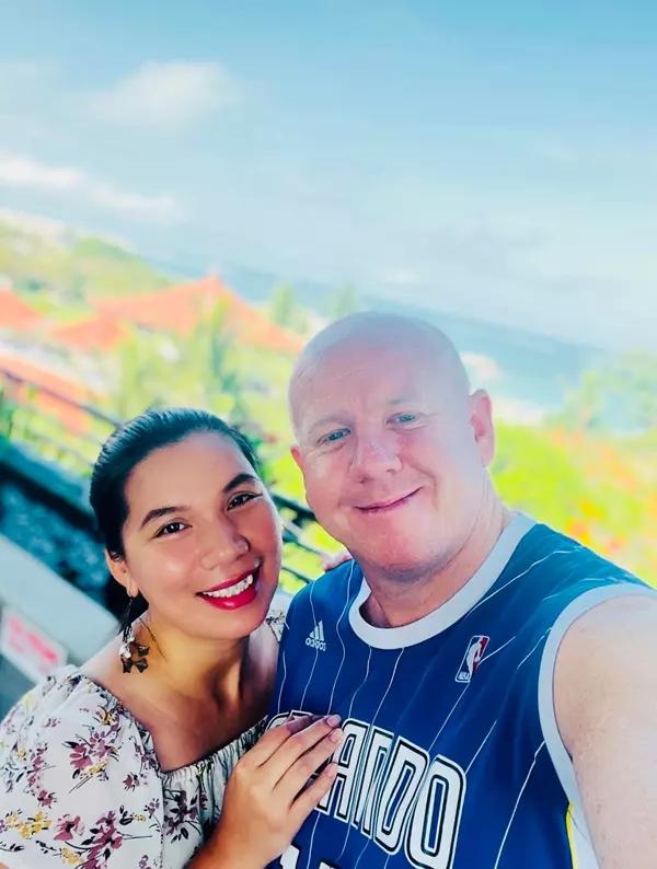 Chuyện tình ngọt ngào của cô nhân viên dọn phòng với chồng Úc-1