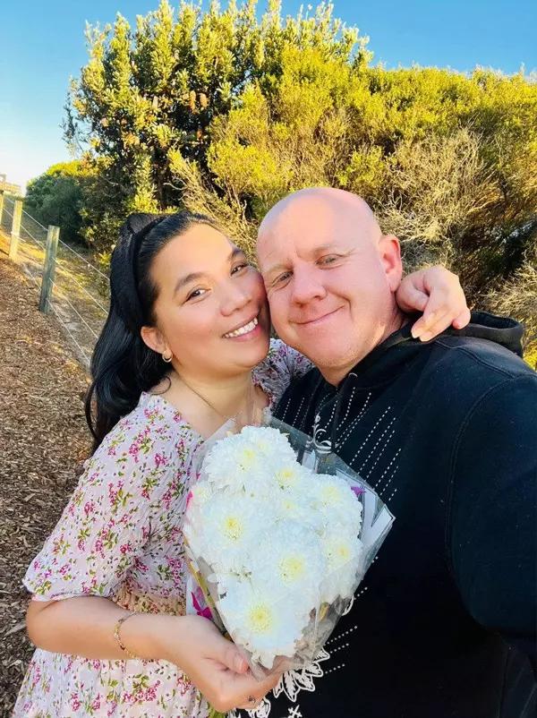 Chuyện tình ngọt ngào của cô nhân viên dọn phòng với chồng Úc-4