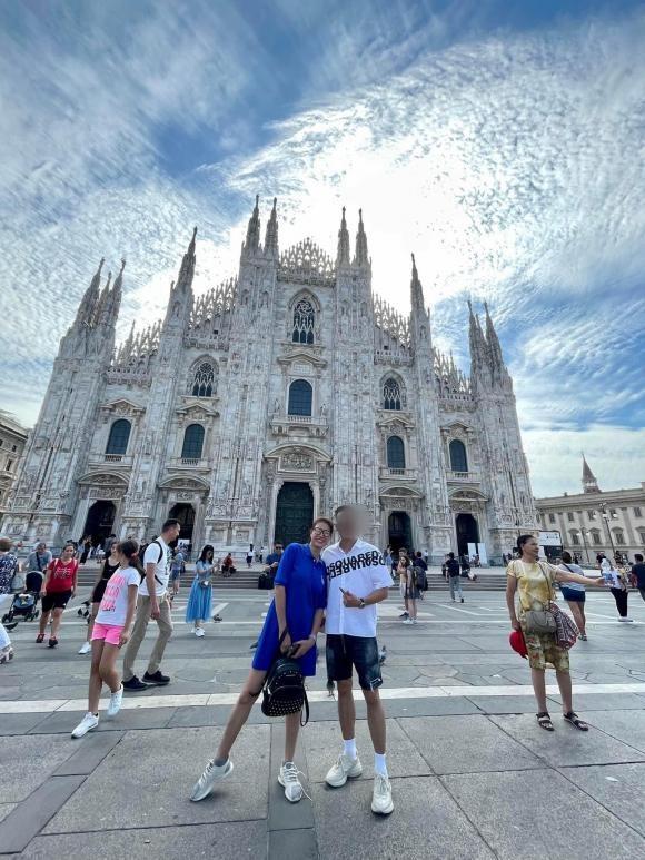 Trang Trần đu trend check-in địa điểm ở Ý hệt Hồng Đăng-2