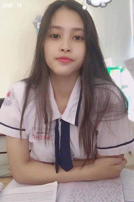 Hoa hậu Tiểu Vy thời đen nhẻm, răng khấp khểnh không nhận ra-4