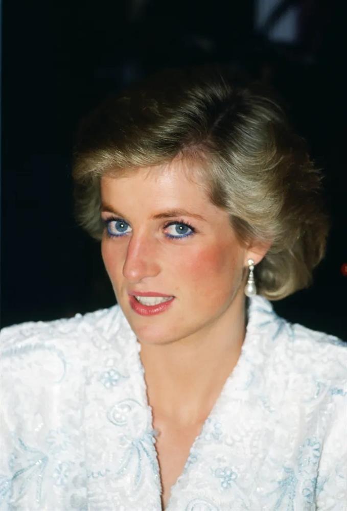 5 lần Công nương Diana phá vỡ quy tắc thời trang hoàng gia-5