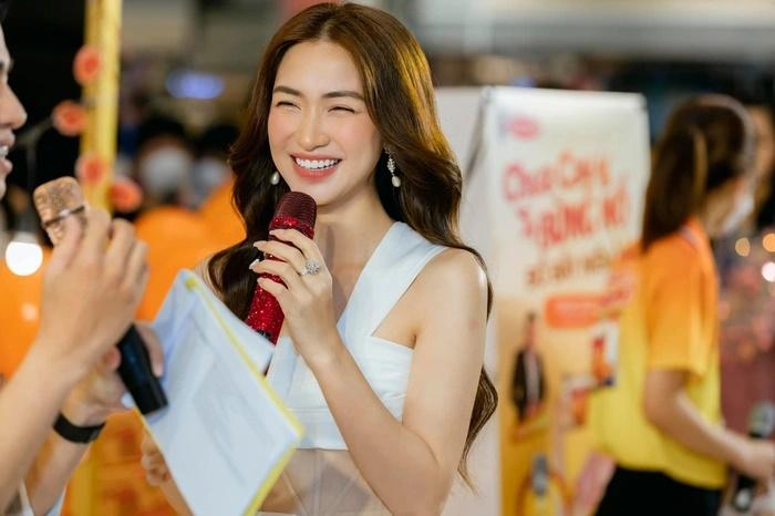 Hòa Minzy bung móng tay, bắt khán giả góp tiền trả: Chuyện gì đây?-3