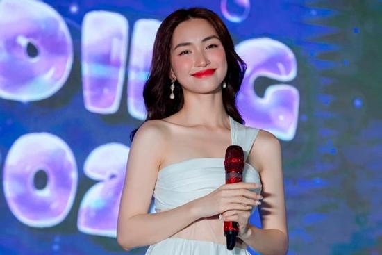 Hòa Minzy bung móng tay, bắt khán giả góp tiền trả: Chuyện gì đây?