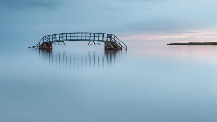 Cây cầu nổi giữa hư không huyền ảo như cảnh sắc thiên đường-2