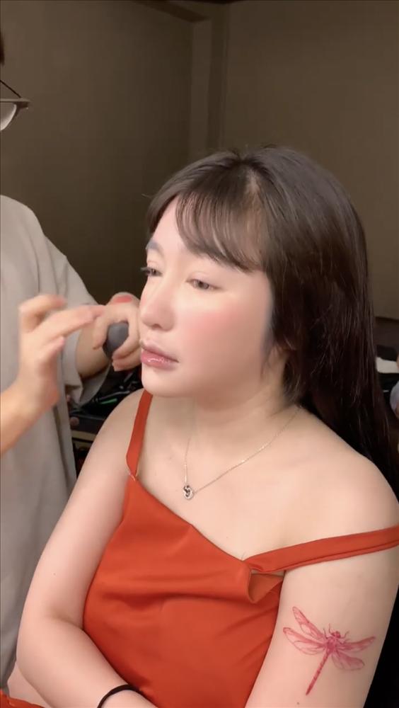 Elly Trần khoe bụng múi nét căng giữa tin đồn bầu lần 3-1