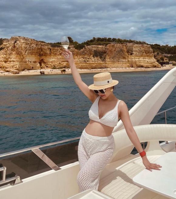 Bụng bầu lớn, Phanh Lee vẫn ăn diện hở bạo khoe dáng gợi cảm-3