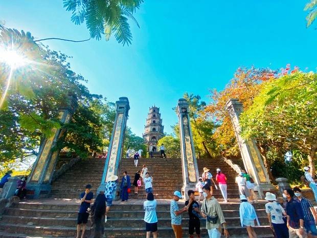 Giải đáp bí ẩn về lời nguyền chia tay ở ngôi chùa linh thiêng bậc nhất cố đô Huế-1