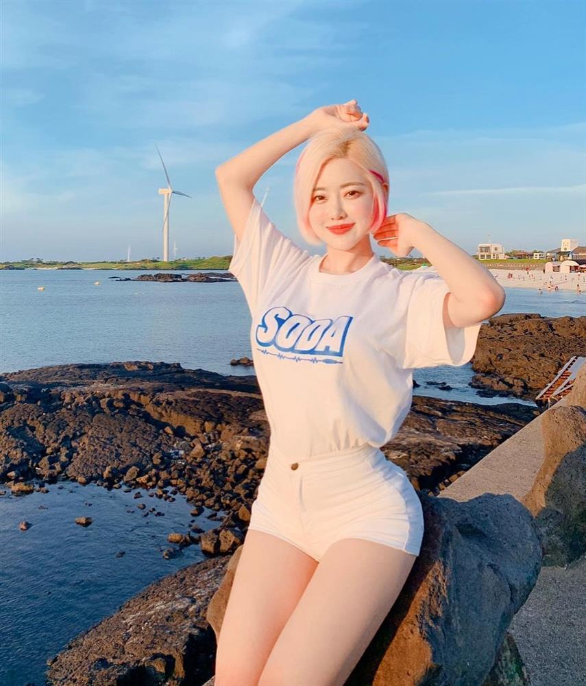 DJ sexy nhất Hàn Quốc thích áo tắm siêu nhỏ, không dám nhìn thẳng-1