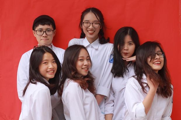 Hội bạn thân nhà người ta: cùng đi du học Pháp, người làm Big4 người vào showbiz-1