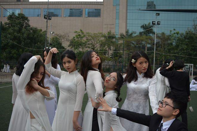 Hội bạn thân nhà người ta: cùng đi du học Pháp, người làm Big4 người vào showbiz-2