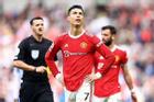 Ronaldo xin được rời MU: Muốn đá tiếp ở Cúp C1, mong 3 đại gia 'giải cứu'
