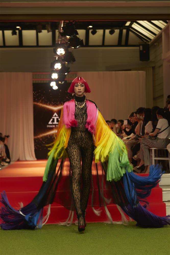 BB Trần, Hải Triều như người khổng lồ trên sàn diễn thời trang-6