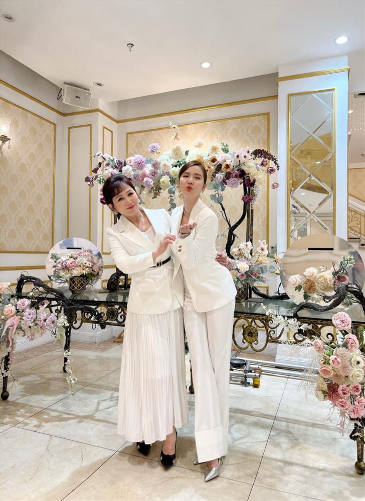 4 mẹo mix đồ với quần ống loe từ Huyền Lizzie Thương Ngày Nắng Về-7