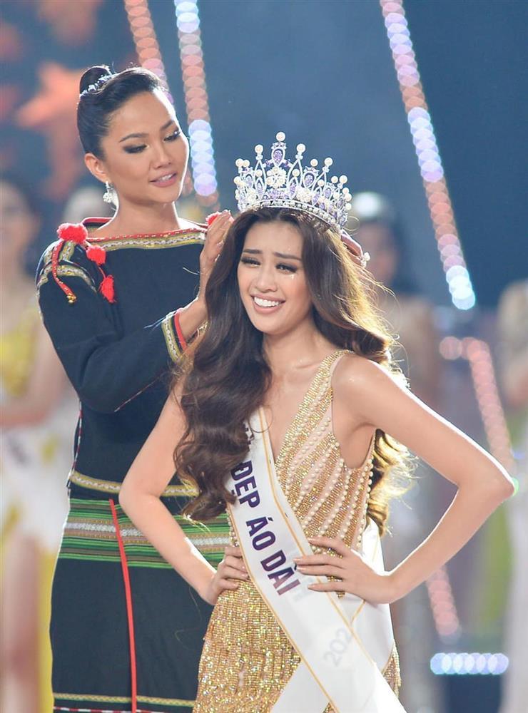 Trang phục final walk của các Hoa hậu Hoàn vũ VN, Phạm Hương bị chê-4