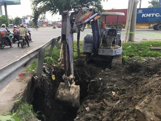 Dùng xe múc cứu đồng nghiệp bị đất vùi, không may làm nạn nhân tử vong-1