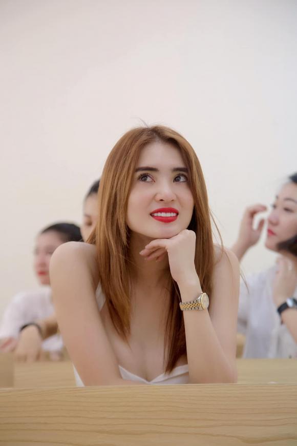 Ngỡ ngàng nhan sắc em gái Công Vinh khi vất vả làm mẹ đơn thân-1