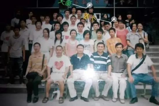 Sống sót sau trận động đất năm 2008, đôi bạn có kết như mơ
