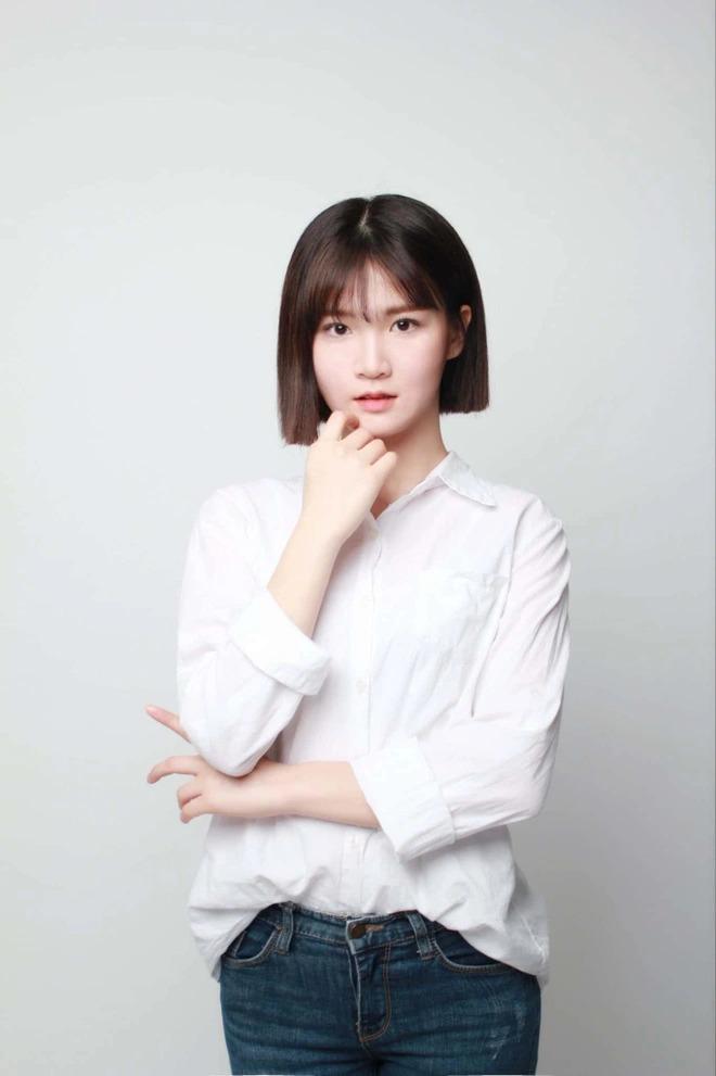 Nữ ca sĩ 17 tuổi bị chỉ trích vũ đạo phản cảm-1