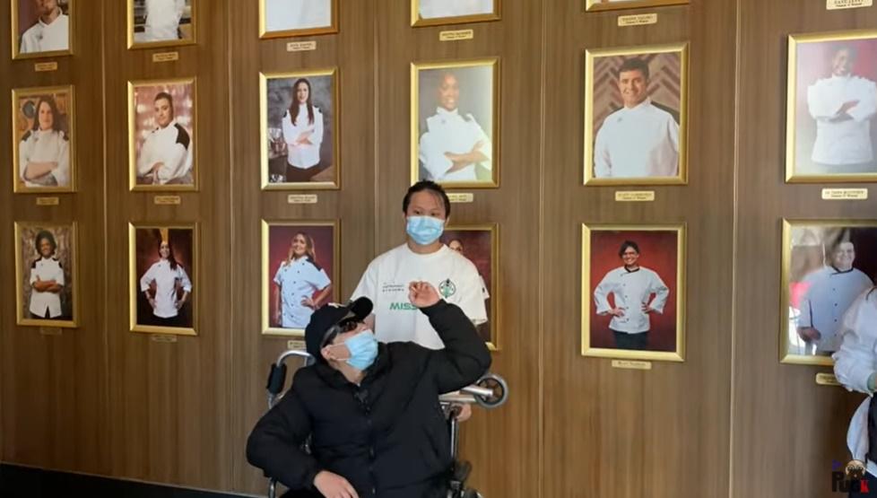 Khoa Pug vung tiền ăn mừng kéo chân dài thêm 1cm-2