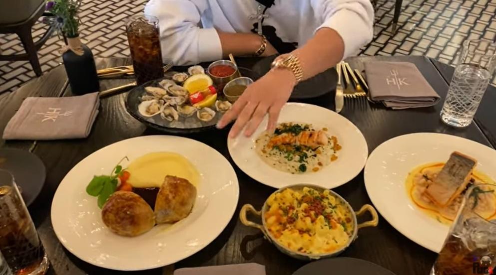 Khoa Pug vung tiền ăn mừng kéo chân dài thêm 1cm-5