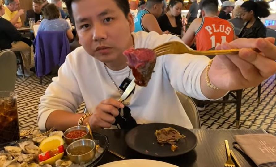 Khoa Pug vung tiền ăn mừng kéo chân dài thêm 1cm-7