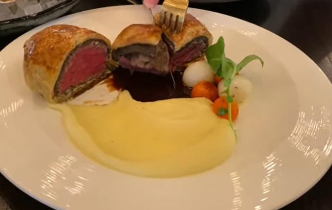 Khoa Pug vung tiền ăn mừng kéo chân dài thêm 1cm-6