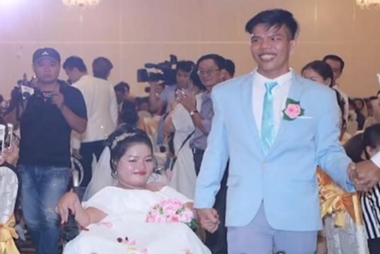 Tình yêu cổ tích của anh thanh niên quyết lấy vợ bị liệt hơn 5 tuổi