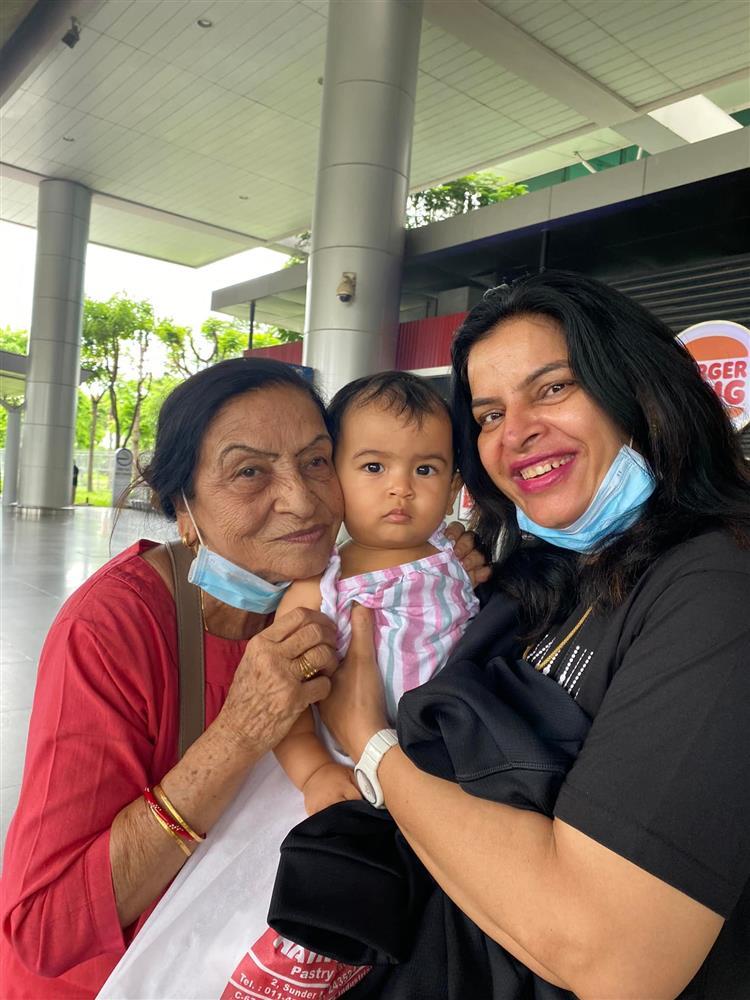 Ái nữ 2 tuổi của Võ Hạ Trâm lần đầu gặp gia đình Ấn Độ-2
