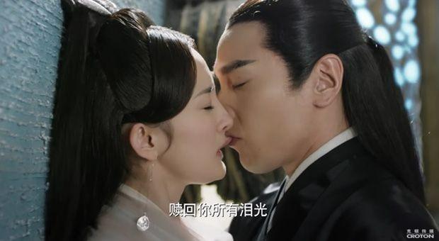 Những nụ hôn cắn xé đến tóe máu trong phim Trung - Hàn-7