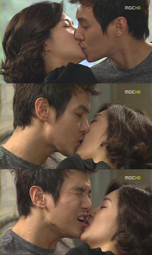 Những nụ hôn cắn xé đến tóe máu trong phim Trung - Hàn-9