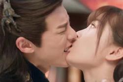 Những nụ hôn 'cắn xé' đến tóe máu trong phim Trung - Hàn