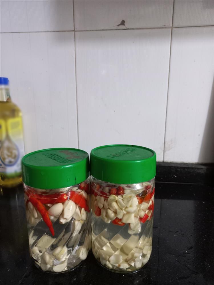 Tỏi ngâm giấm không bị xanh, không nổi váng chỉ với 3 bước đơn giản-1